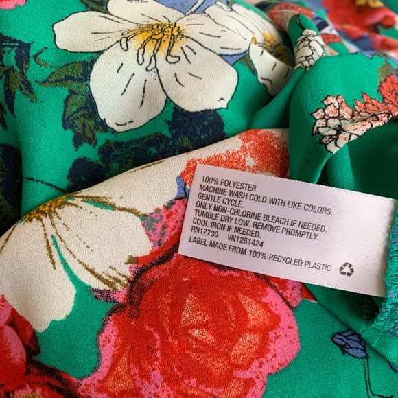Xhilaration flutter sleeve floral top - Picture 5 of 5